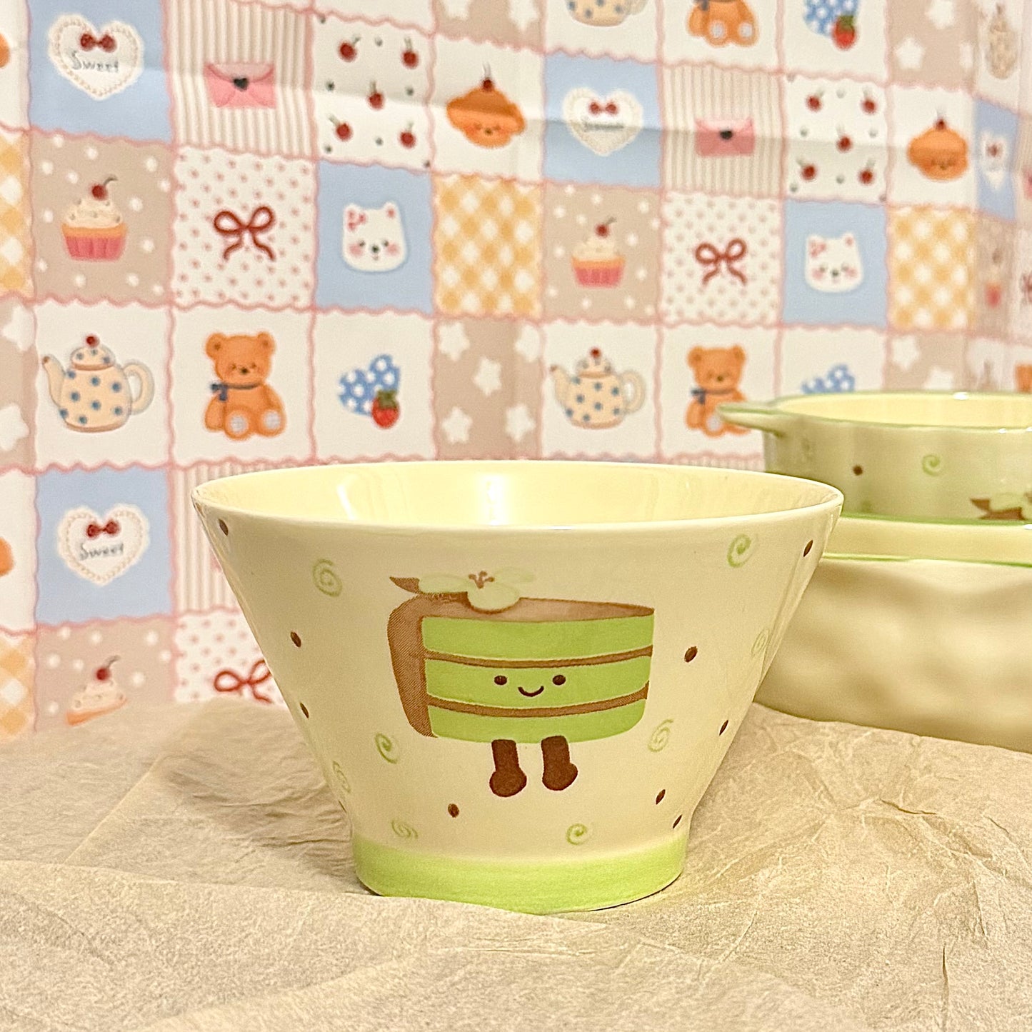 Keramické nádobí s motivem roztomilého matcha dortíku